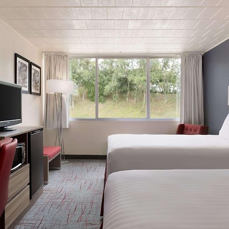 Hotel Ramada By Wyndham Uniontown Esterno foto