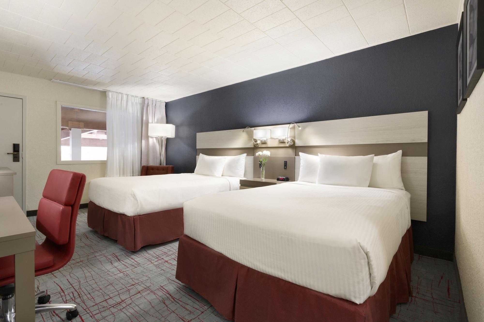 Hotel Ramada By Wyndham Uniontown Esterno foto