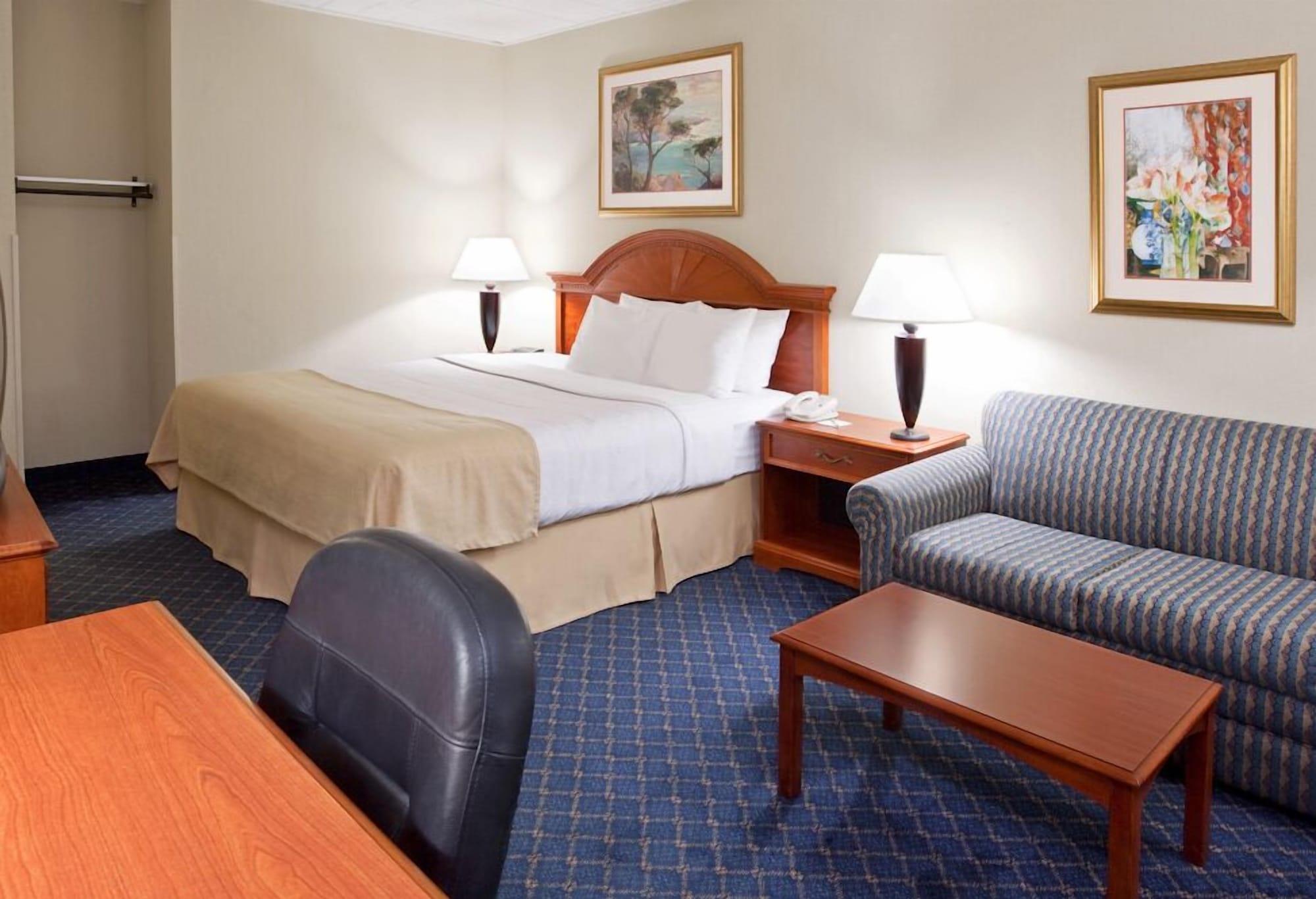Hotel Ramada By Wyndham Uniontown Esterno foto