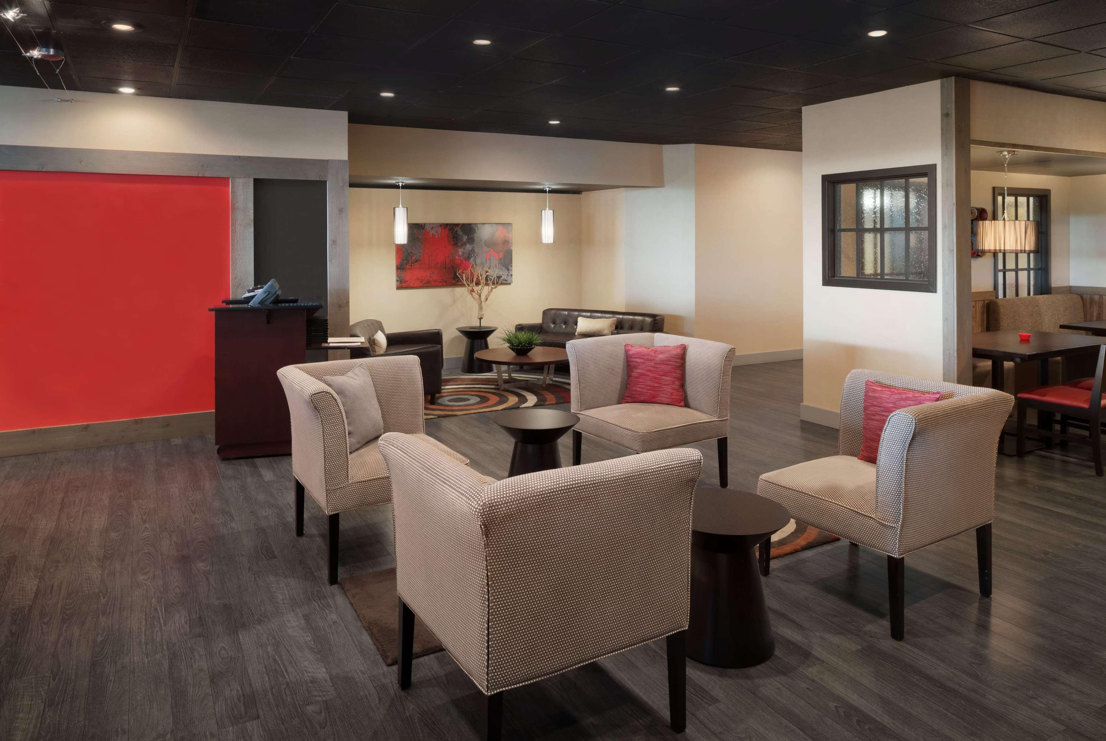 Hotel Ramada By Wyndham Uniontown Esterno foto