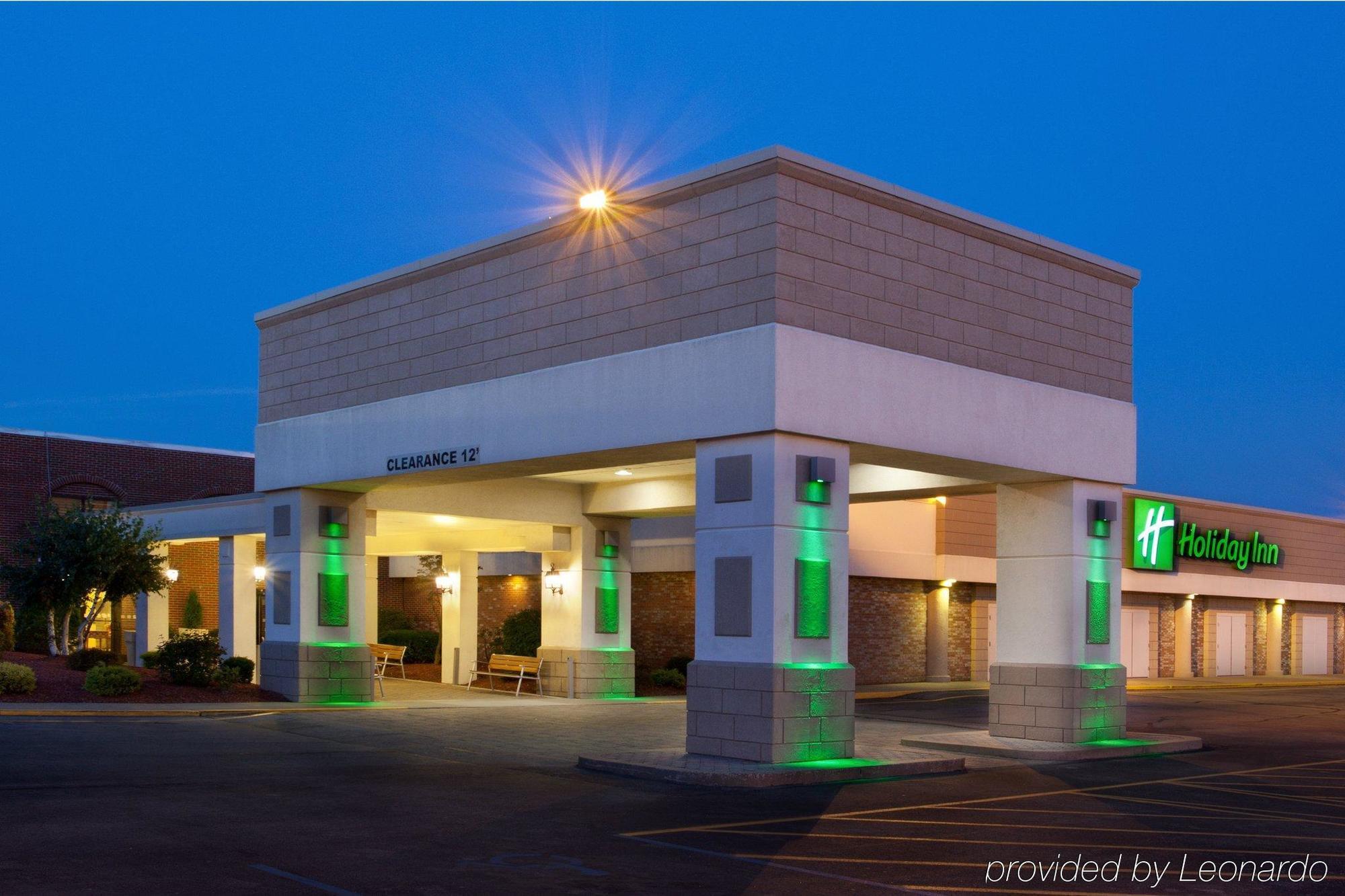 Hotel Ramada By Wyndham Uniontown Esterno foto