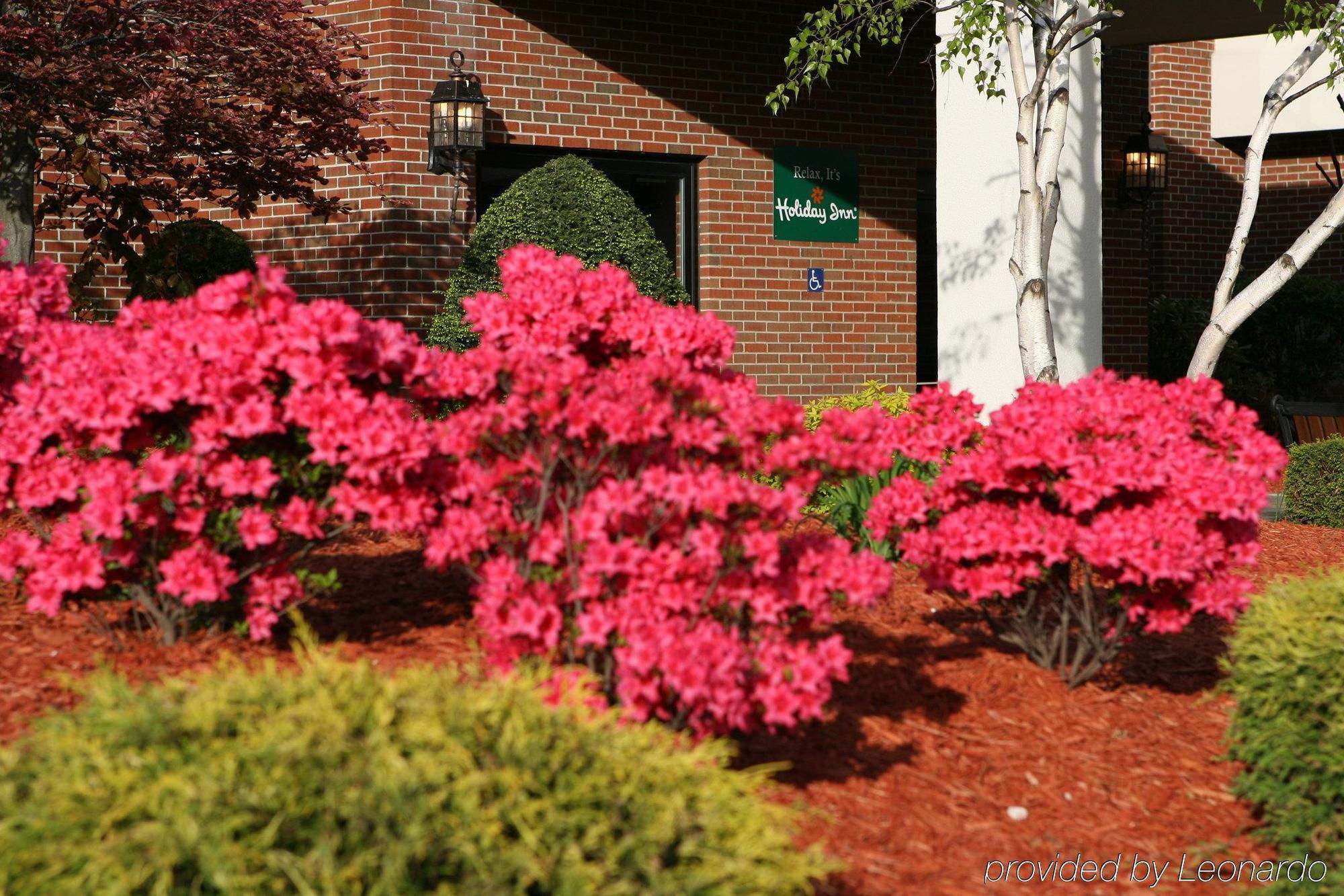 Hotel Ramada By Wyndham Uniontown Esterno foto