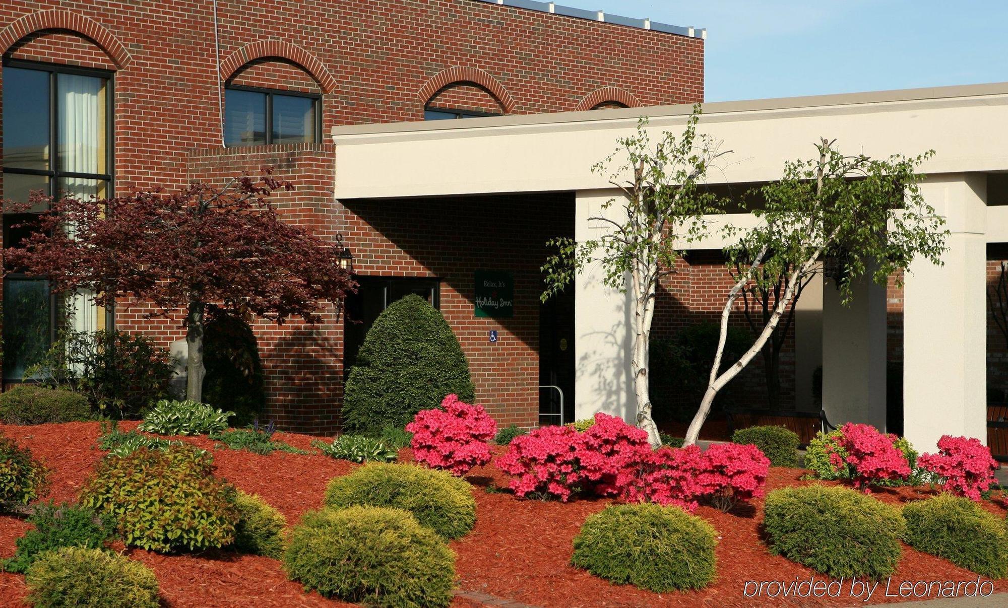 Hotel Ramada By Wyndham Uniontown Esterno foto