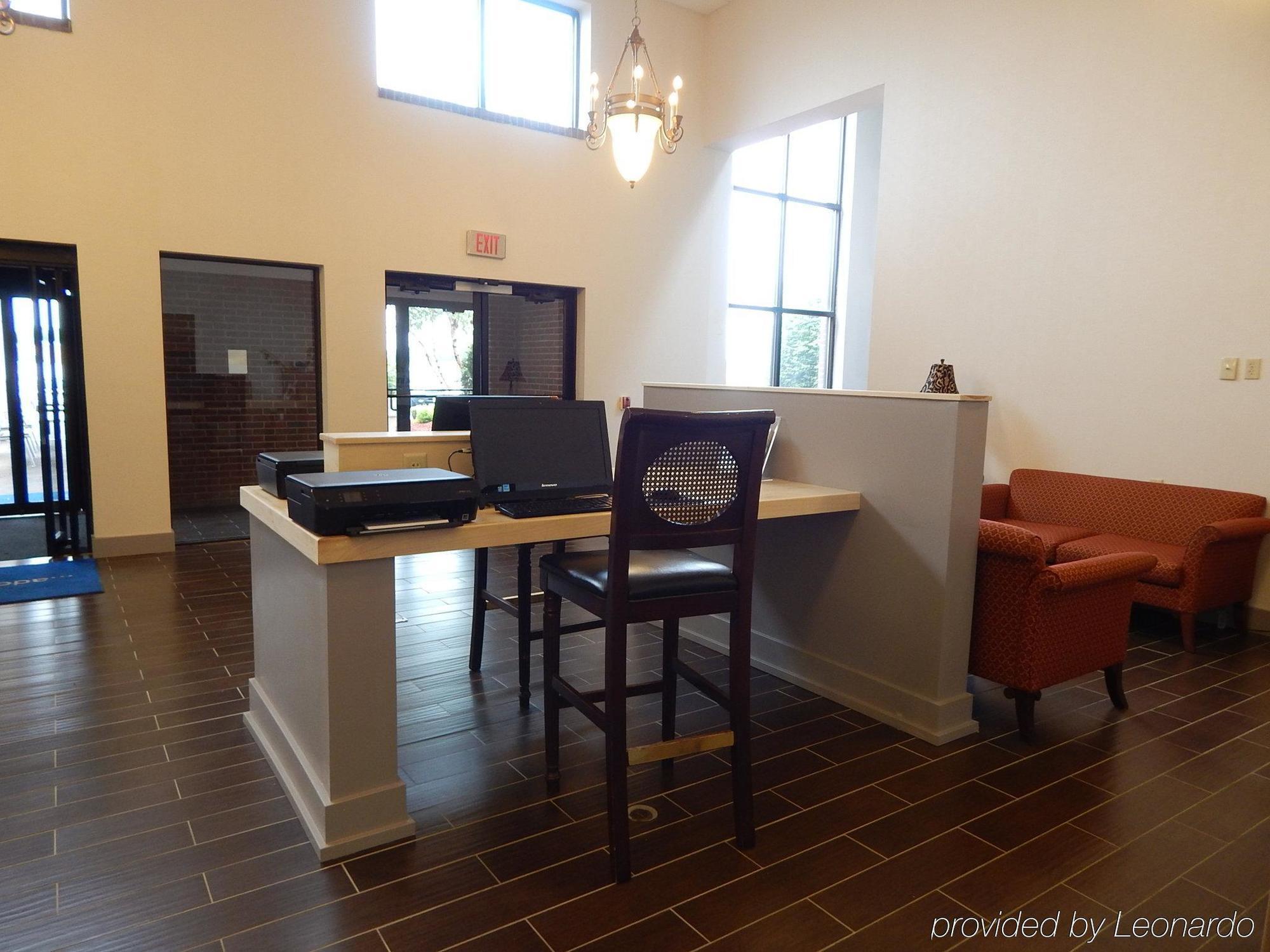 Hotel Ramada By Wyndham Uniontown Esterno foto