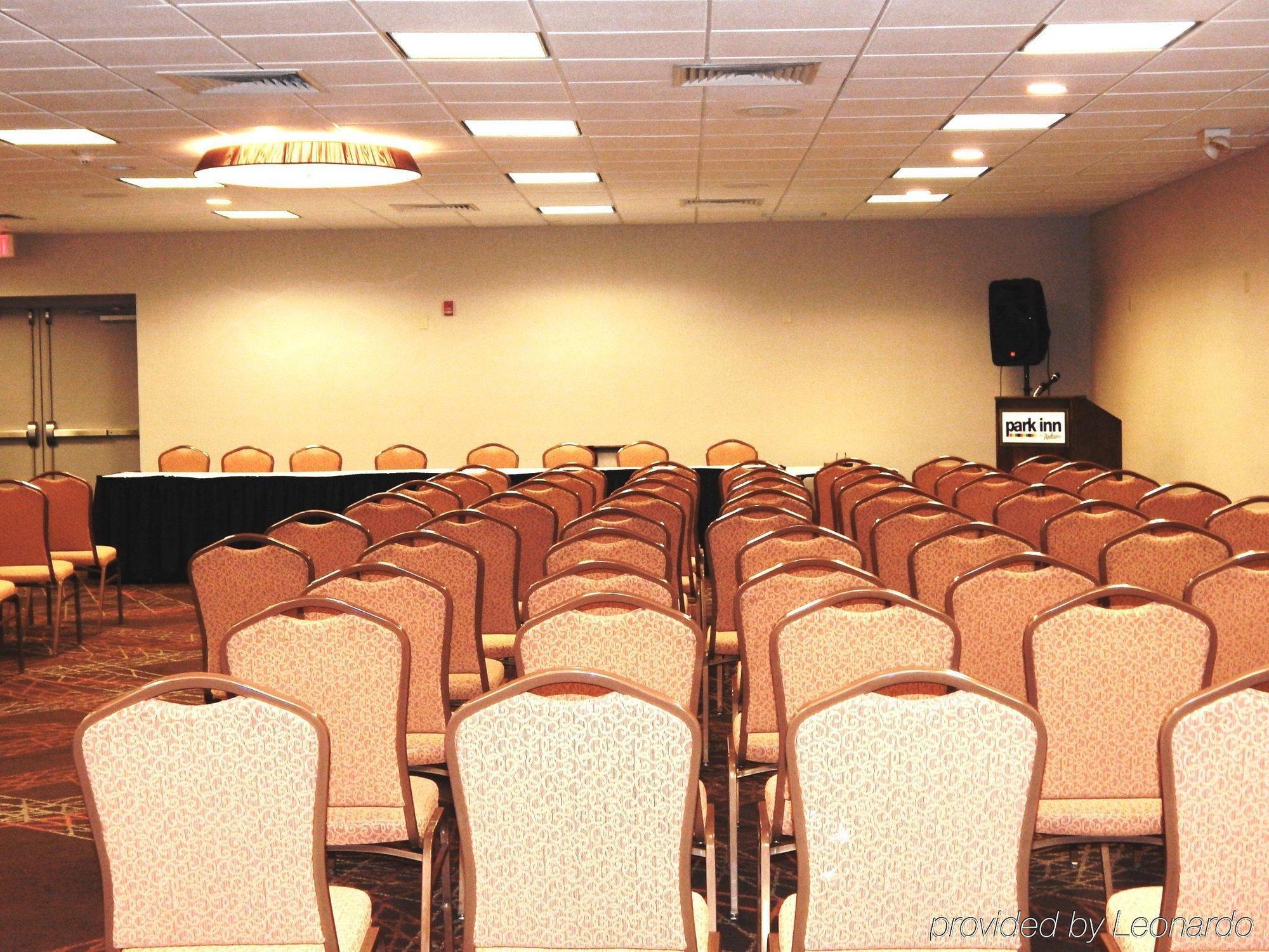 Hotel Ramada By Wyndham Uniontown Esterno foto