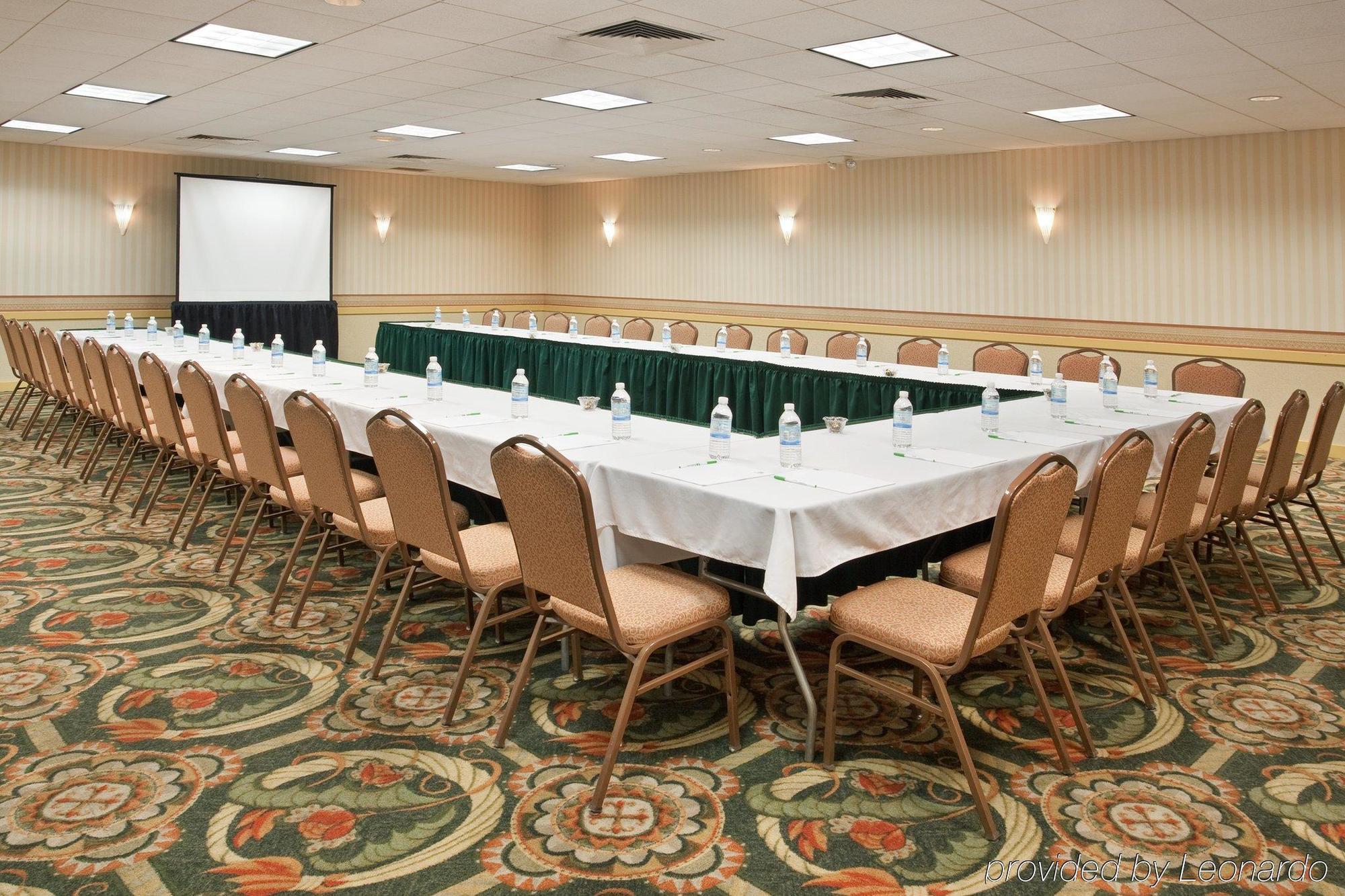 Hotel Ramada By Wyndham Uniontown Esterno foto