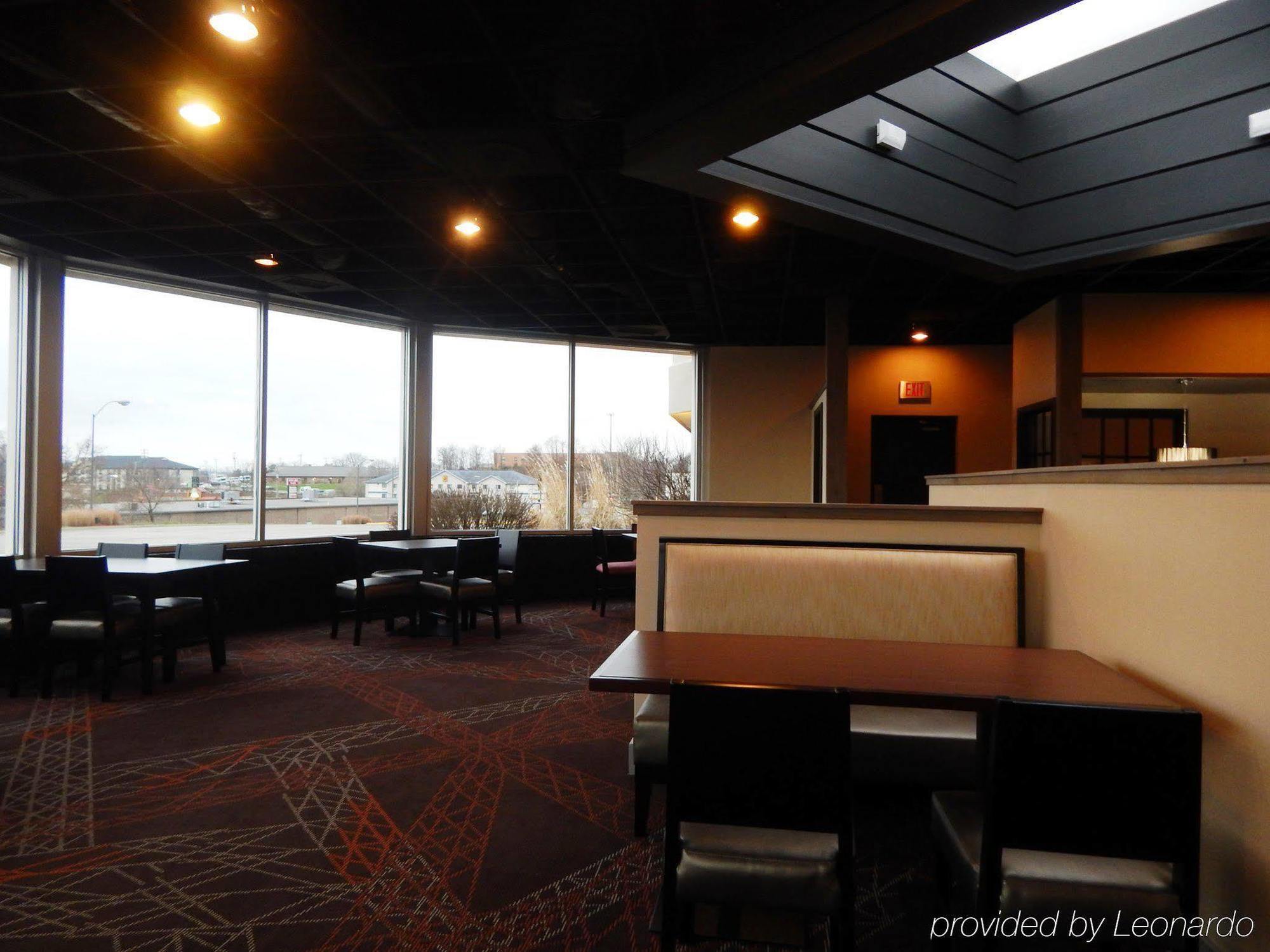 Hotel Ramada By Wyndham Uniontown Esterno foto