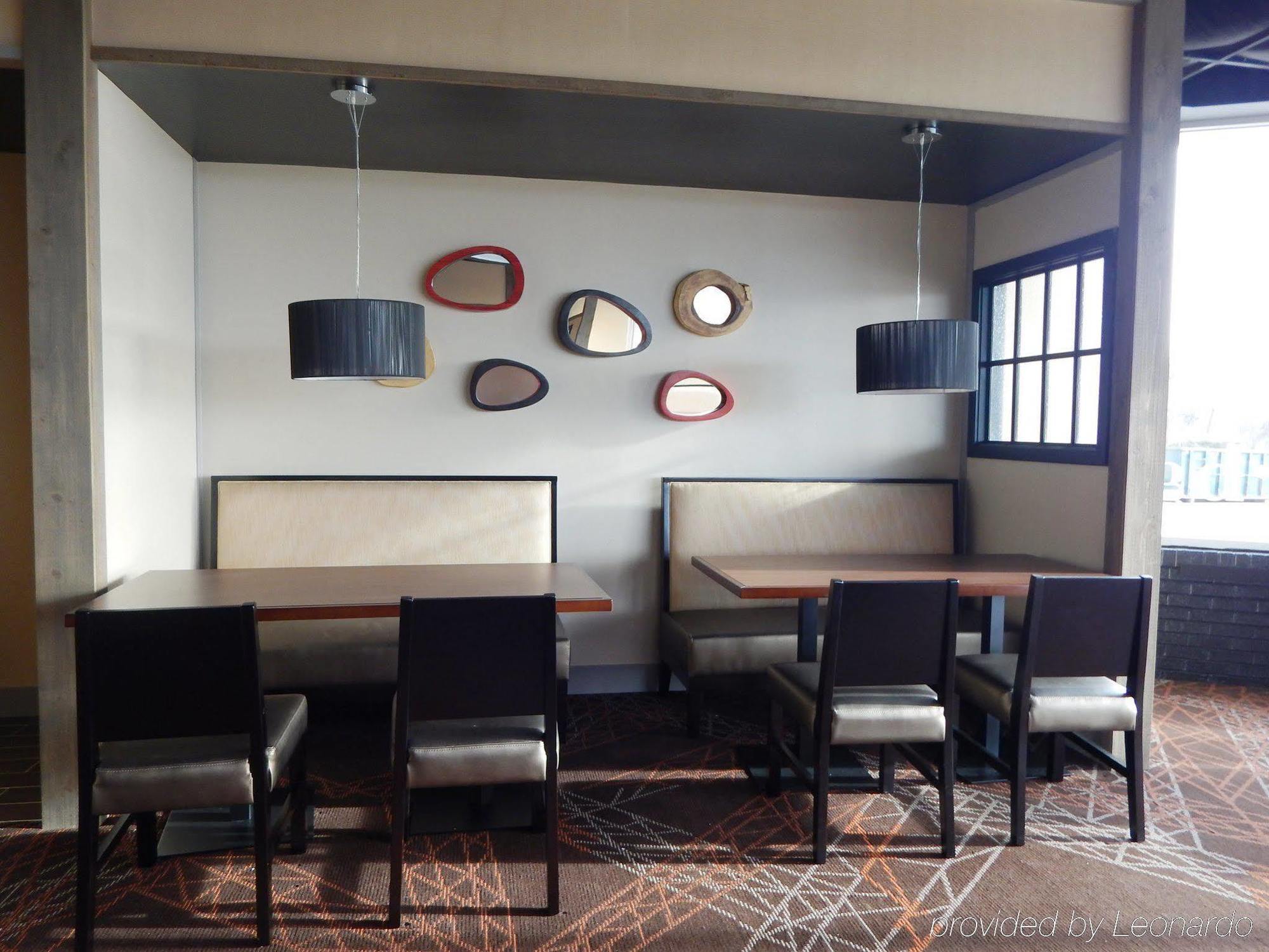 Hotel Ramada By Wyndham Uniontown Esterno foto